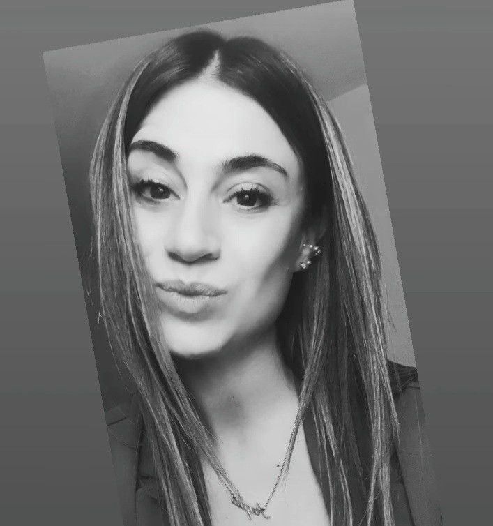 Angela Maria L.